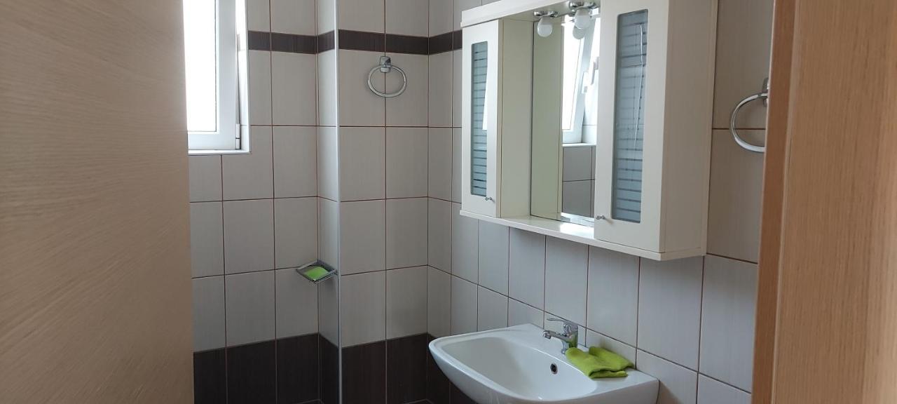 Momenti Felici Apartamento Loútsa Exterior foto